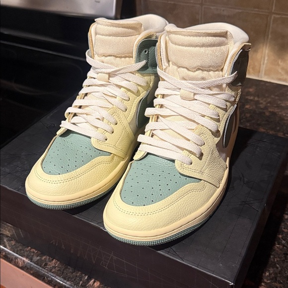 🎄 Christmas Sale 🎄 Size 10 Nike Air Jordan 1 Green Beige & White - Worn Once - Picture 9 of 13